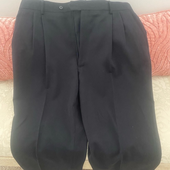 PANTS MEN’S BLACK PLEADED PANTS SIZE 36 W👕LENGTH 32. EXCEL COND. WORN ONCE.👕 - Picture 2 of 6